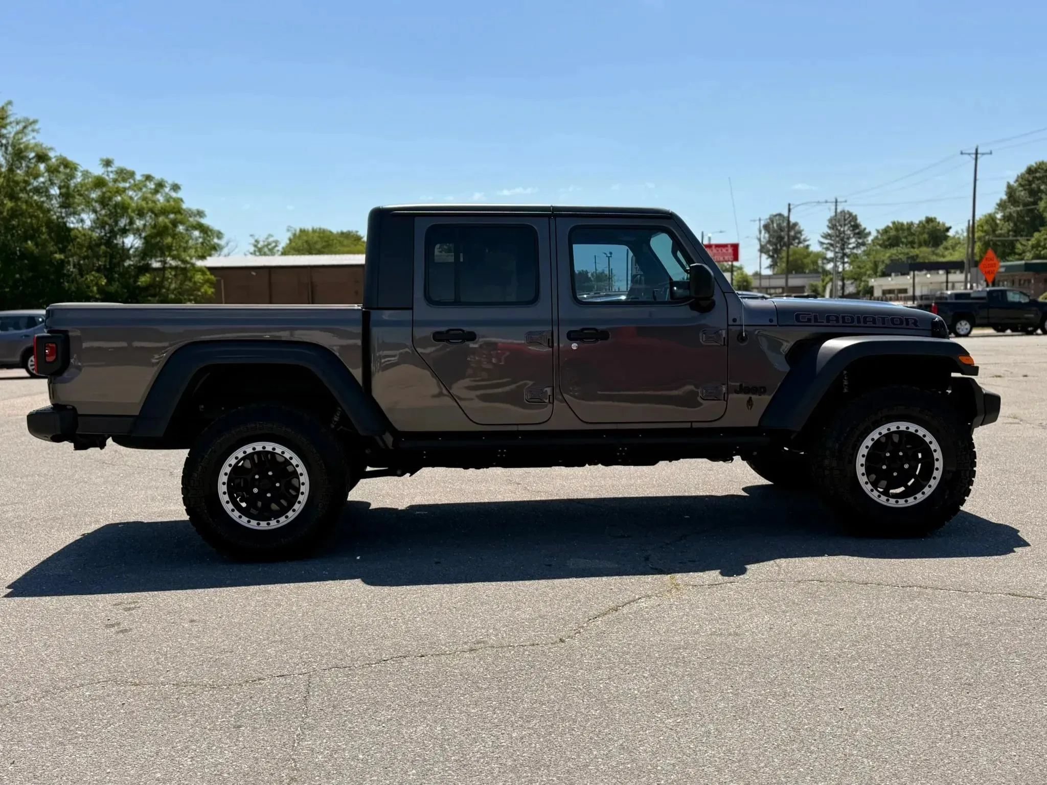 Used 2020 Jeep Gladiator Sport w/ Quick Order Package 24S AWD/4WD image 11