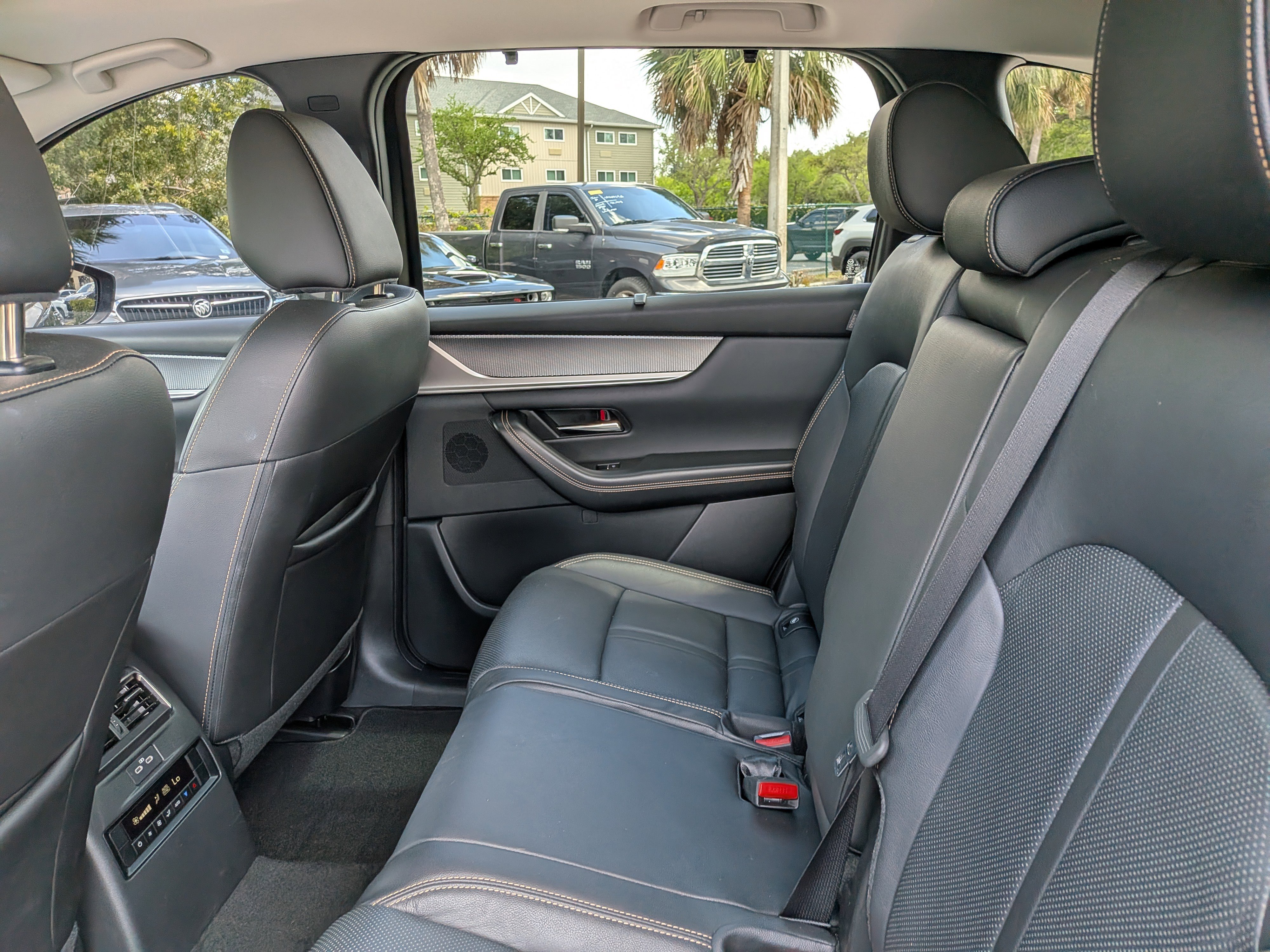 Used 2024 MAZDA CX-90 3.3 Turbo w/ Preferred Package image 15