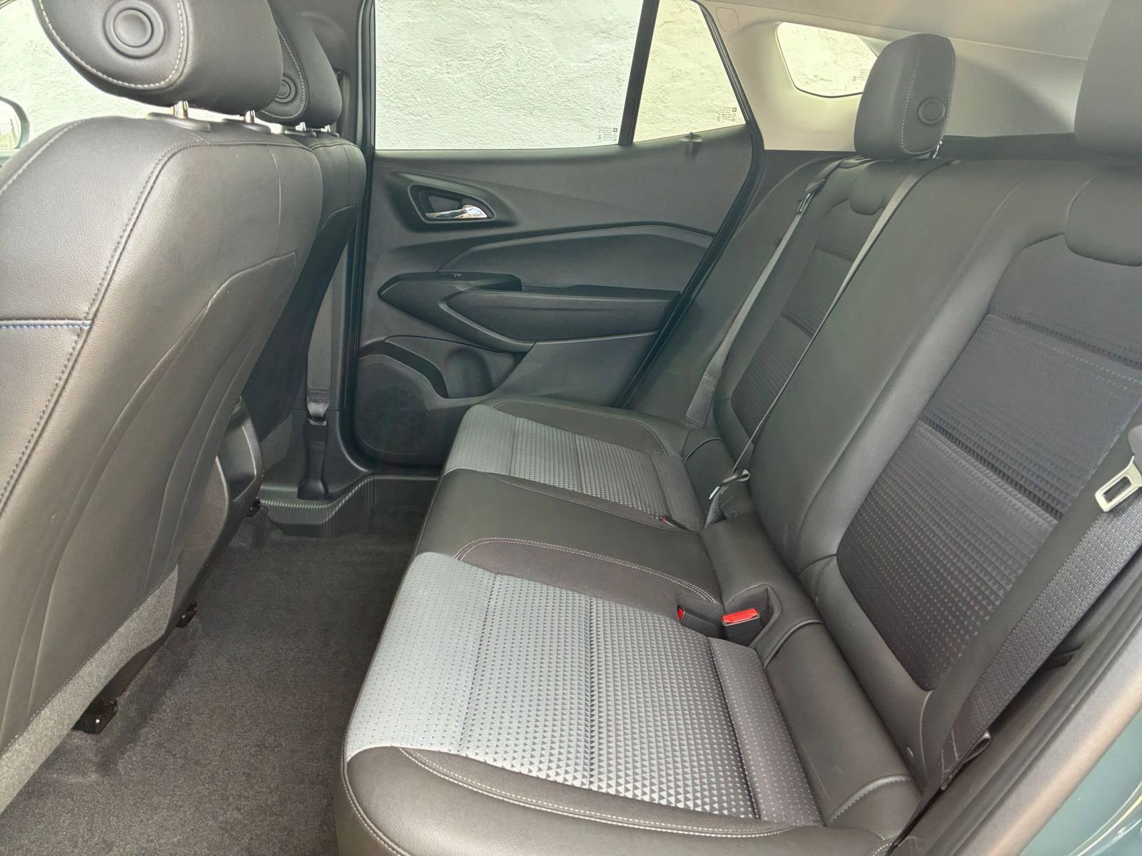 Used 2025 Chevrolet Trax LT w/ LT Convenience Package image 24