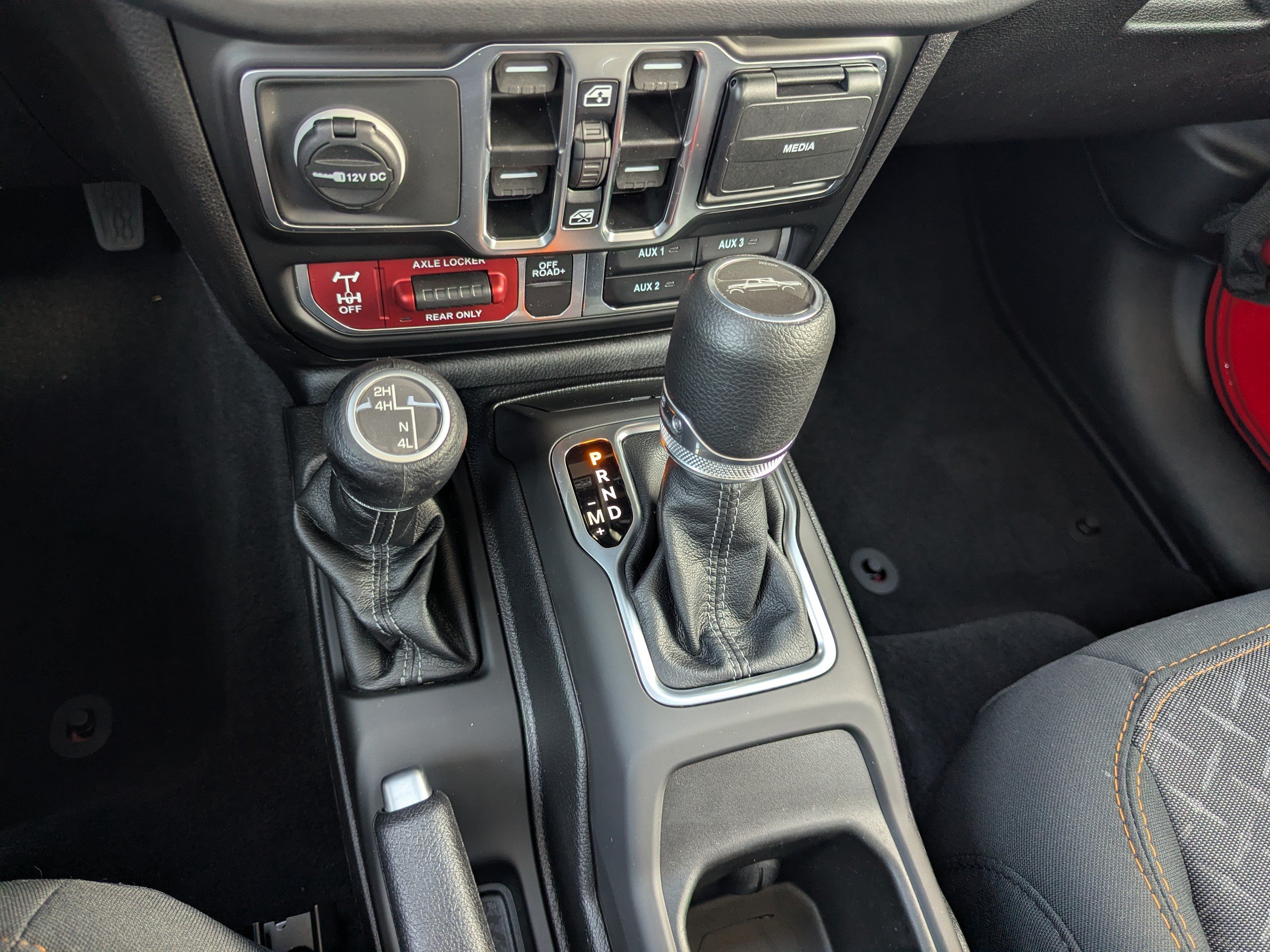 Used 2025 Jeep Gladiator Mojave AWD/4WD image 31