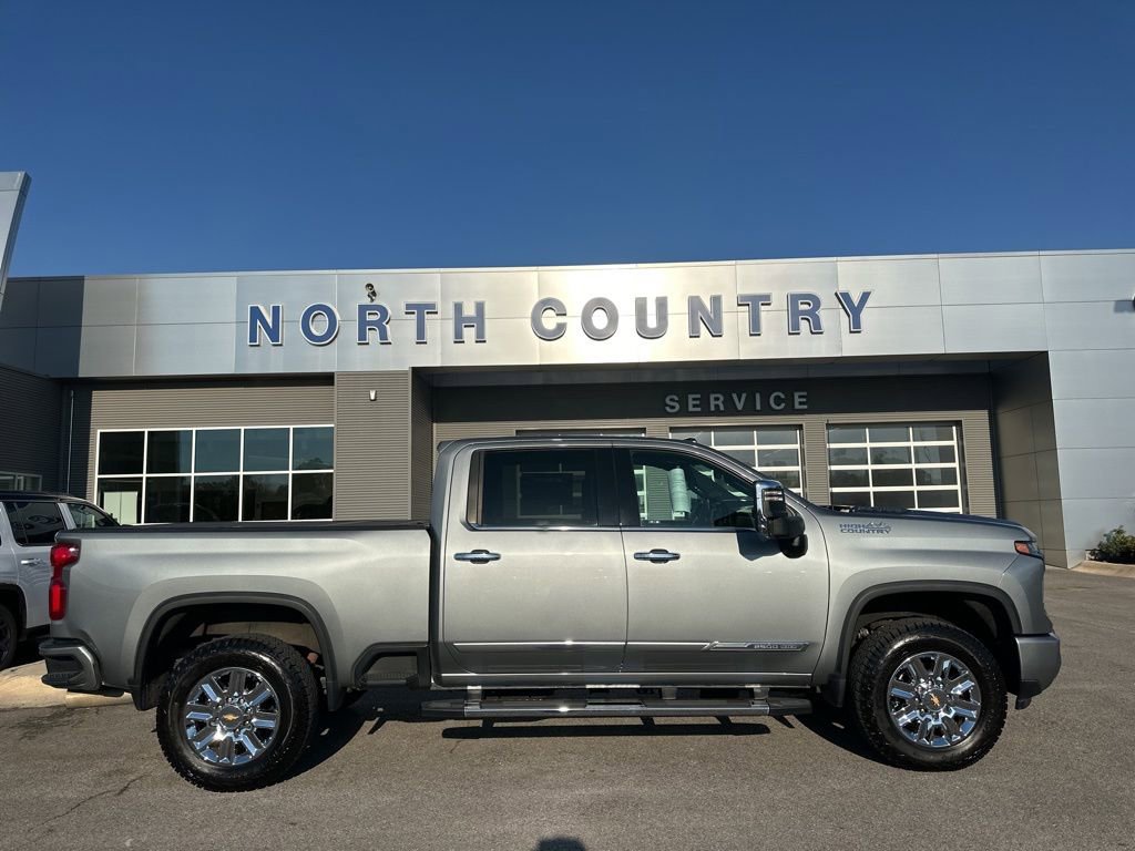 Used 2024 Chevrolet Silverado 2500 High Country w/ High Country Premium Package AWD/4WD image 1