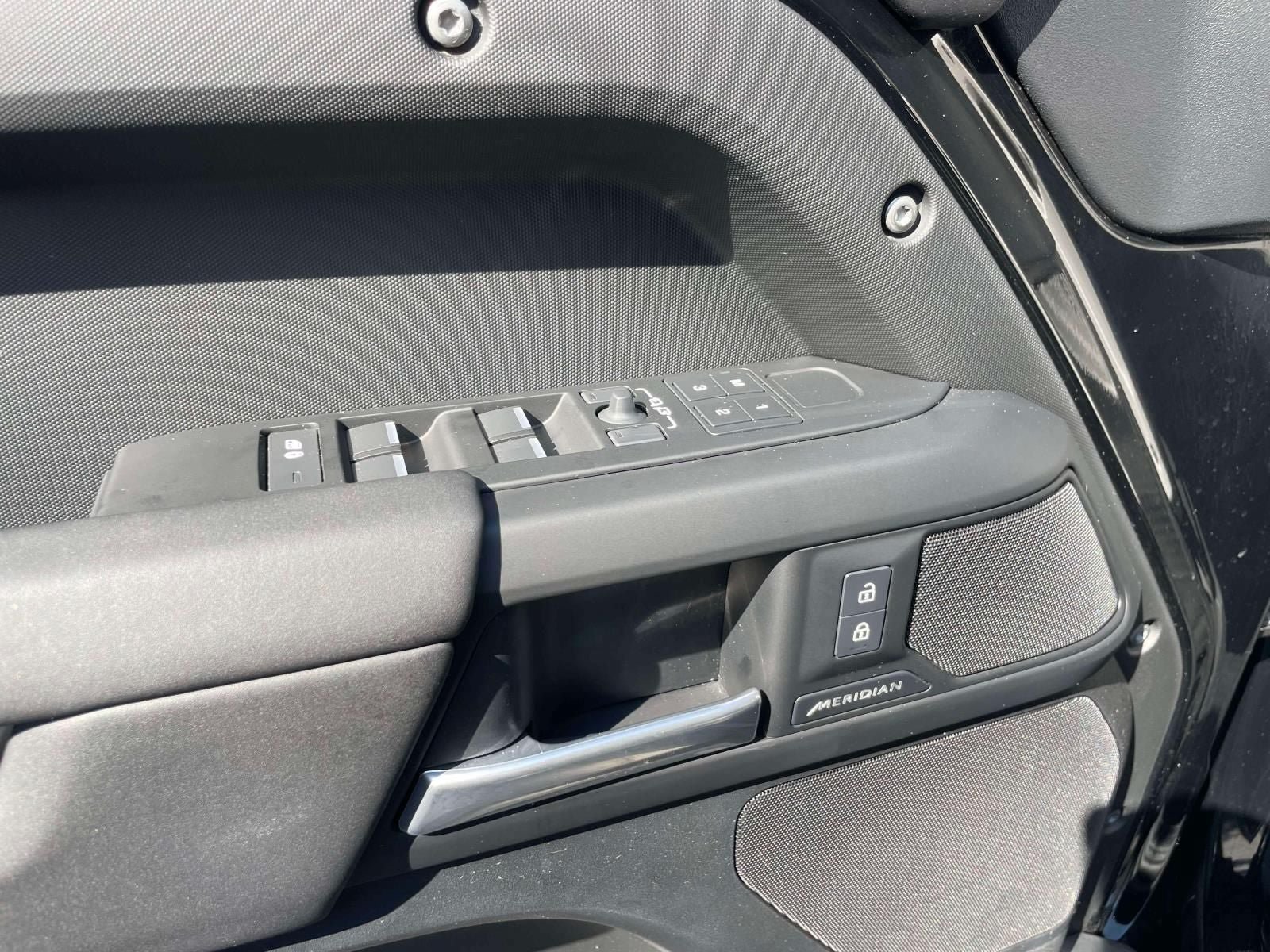 Used 2025 Land Rover Defender 110 S AWD/4WD image 17