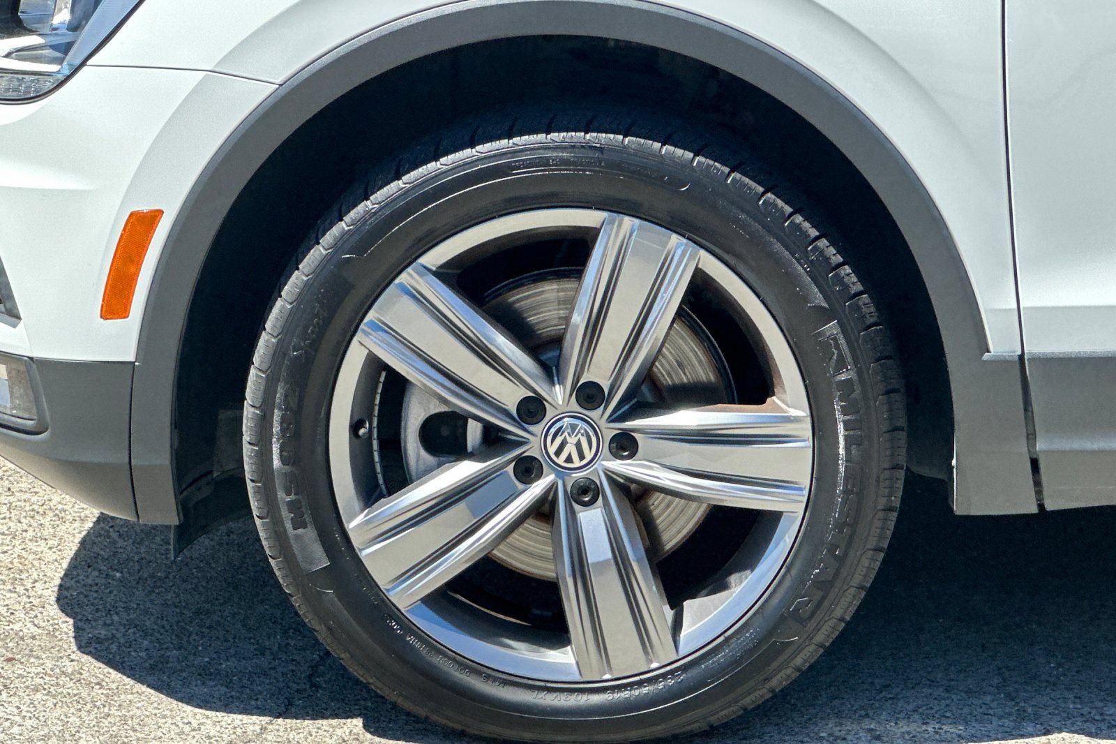 Used 2020 Volkswagen Tiguan SEL AWD/4WD image 11