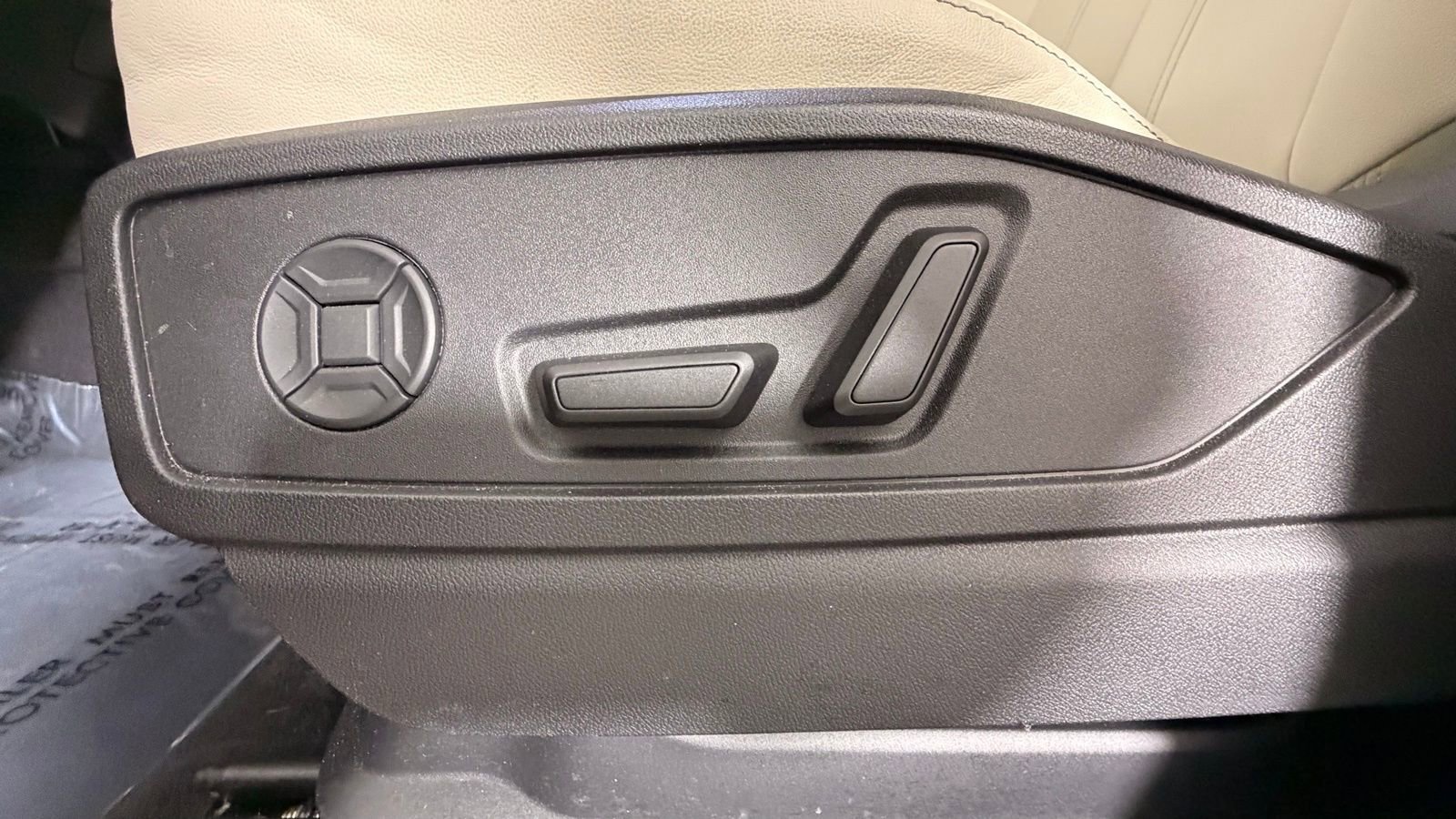 Used 2025 Audi Q5 Premium Plus w/ Premium Plus image 17