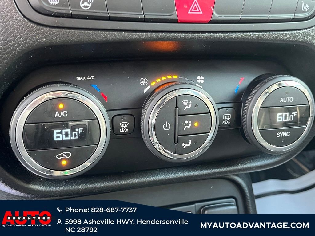 Used 2016 Jeep Renegade Limited image 17