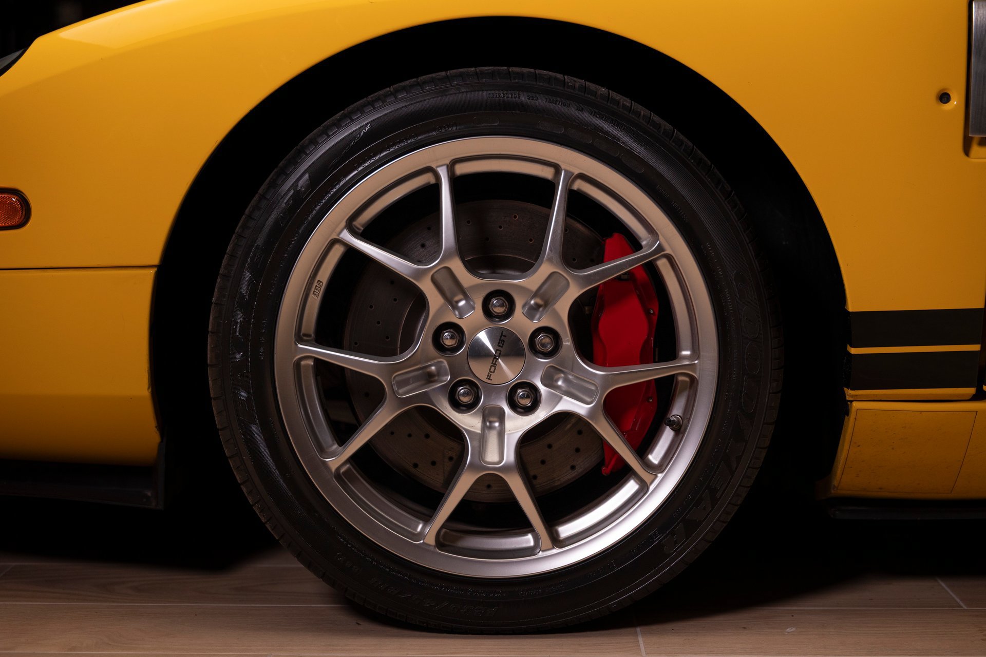 Used 2005 Ford GT RWD image 32