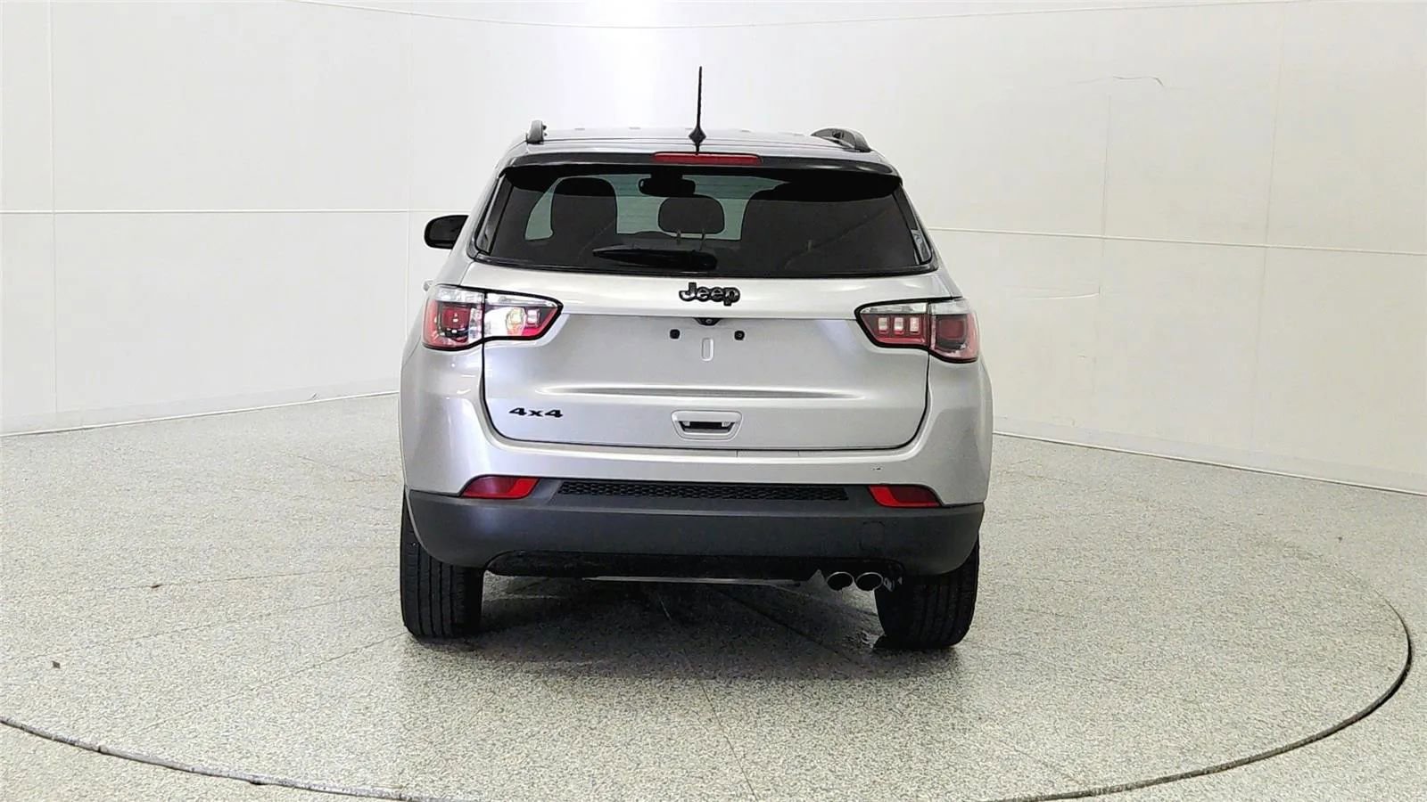 Used 2018 Jeep Compass Latitude AWD/4WD image 6