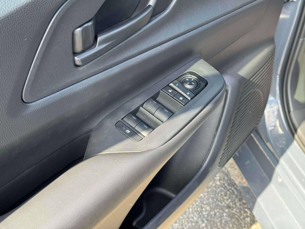 Used 2026 Toyota Prius Plug-In Hybrid FWD image 19