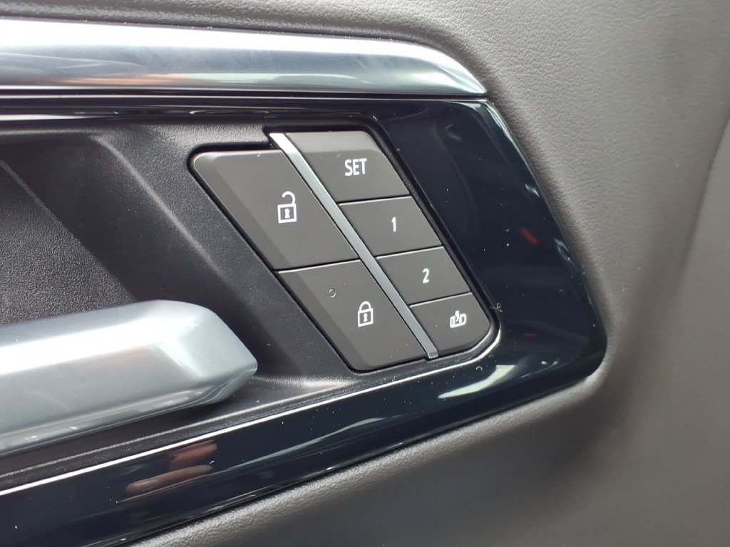 Used 2026 Chevrolet Suburban Premier AWD/4WD image 5