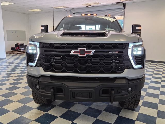 Used 2024 Chevrolet Silverado 2500 ZR2 w/ ZR2 Bison Edition AWD/4WD image 2