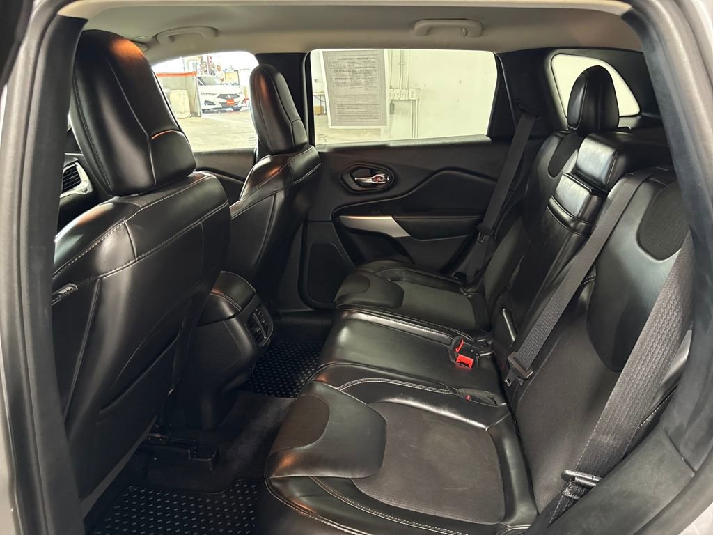 Used 2018 Jeep Cherokee Latitude Plus w/ Cold Weather Group image 18