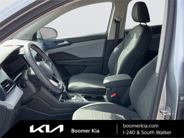 Used 2024 Volkswagen Taos SE image 17