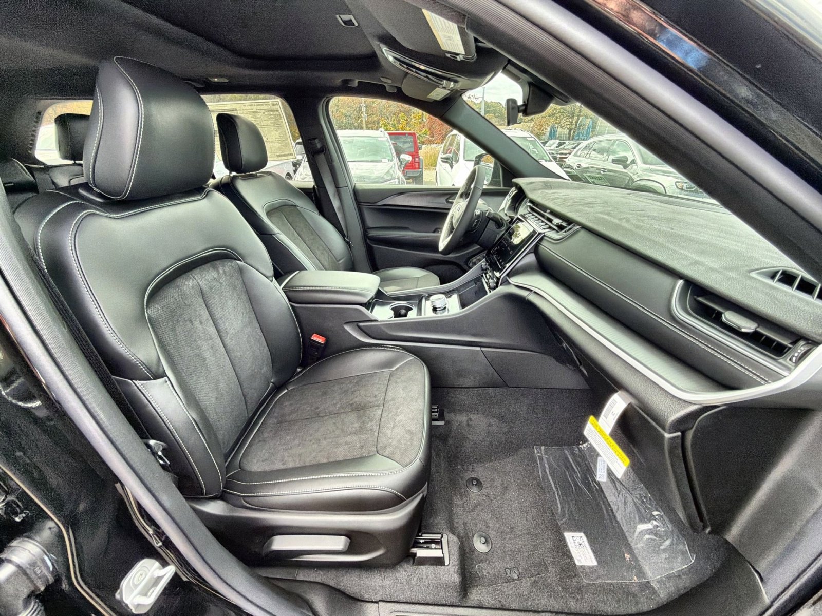 New 2025 Jeep Grand Cherokee Altitude image 26