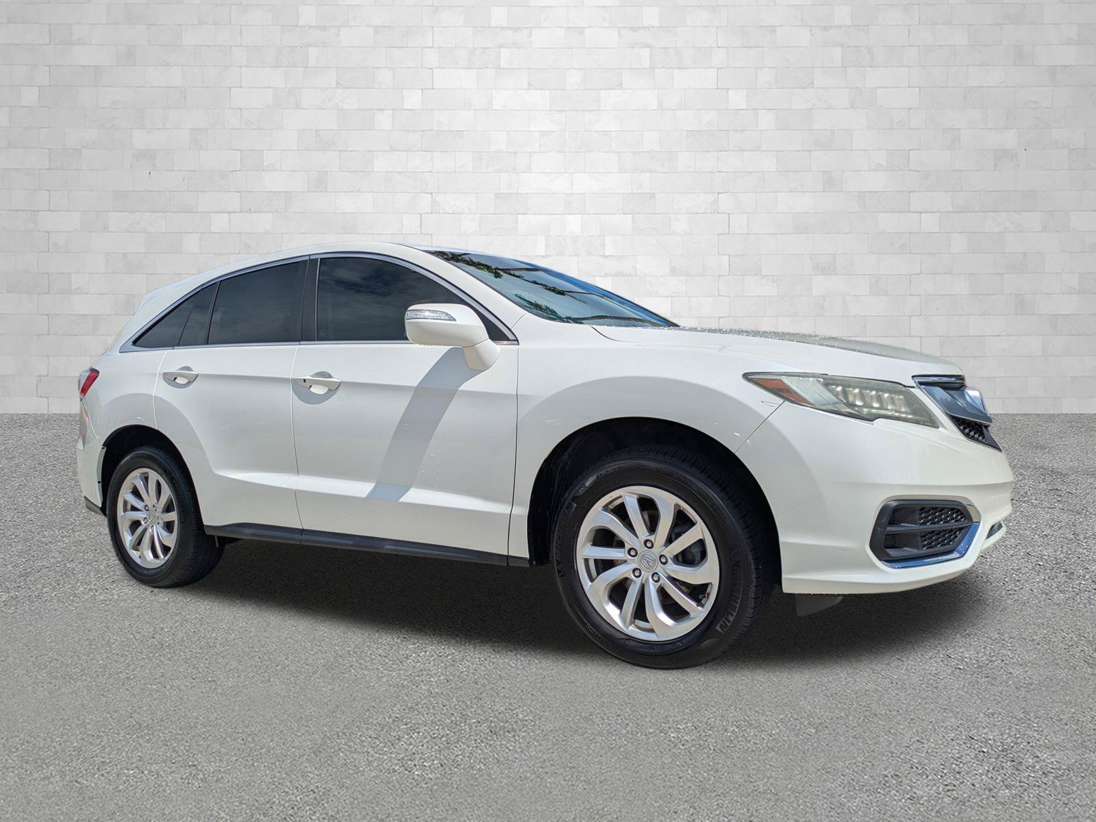 Used 2017 Acura RDX w/ AcuraWatch Plus Package FWD image 1