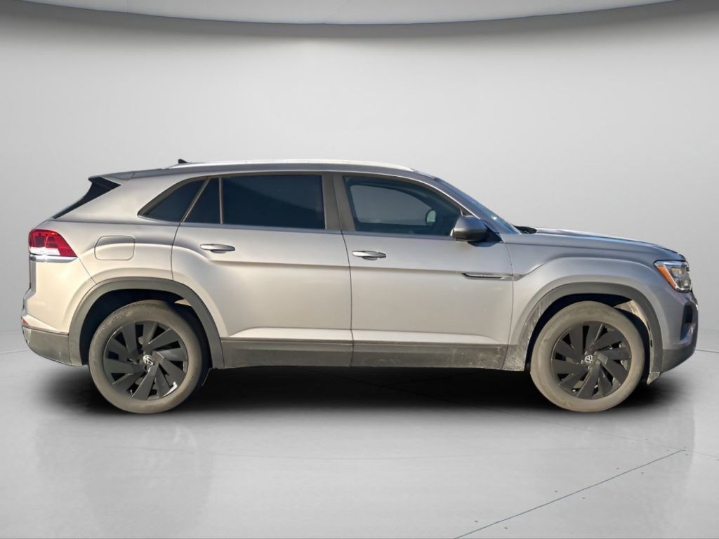 Used 2024 Volkswagen Atlas Cross Sport SE w/ Panoramic Sunroof Package image 3