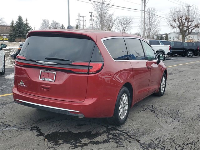 New 2026 Chrysler Pacifica Select image 4