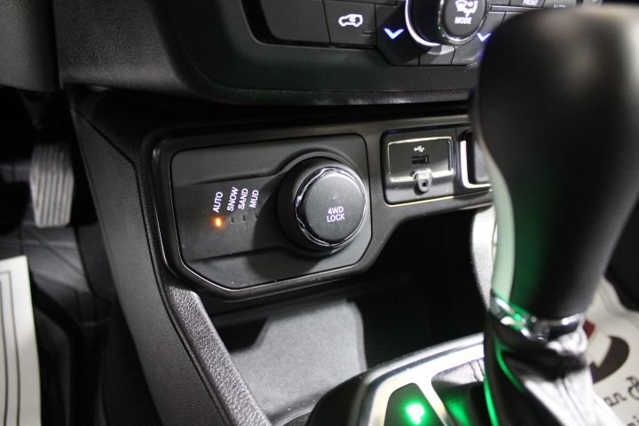 Used 2023 Jeep Renegade Latitude image 25