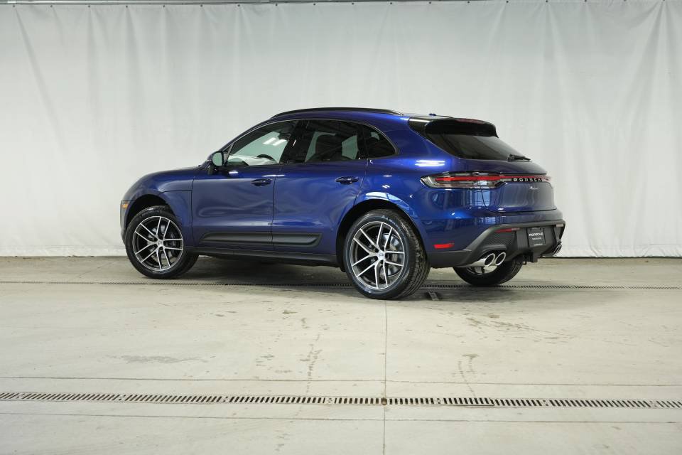 Certified 2026 Porsche Macan AWD/4WD image 3