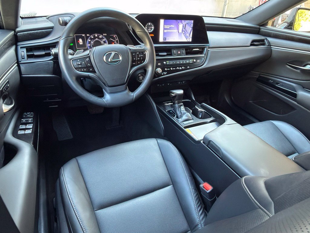 Certified 2025 Lexus ES 300h w/ Premium Package FWD image 13