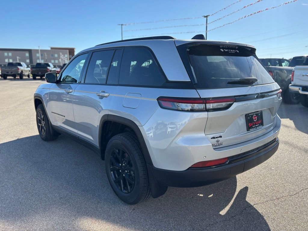 New 2025 Jeep Grand Cherokee Altitude image 5