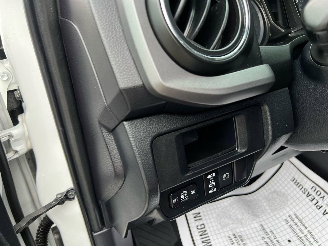 Used 2019 Toyota Tacoma TRD Sport w/ Technology Package AWD/4WD image 13