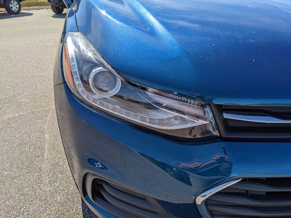 Used 2020 Chevrolet Trax LT w/ Driver Confidence Package image 11