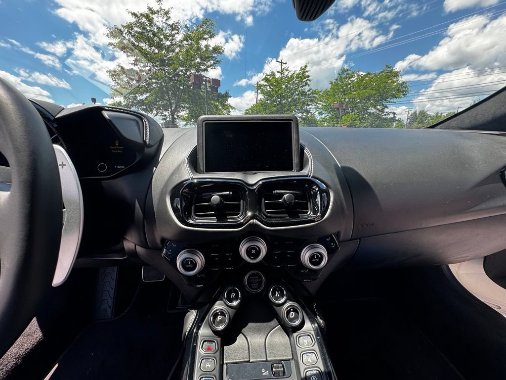 Used 2021 Aston Martin V8 Vantage Coupe RWD image 16