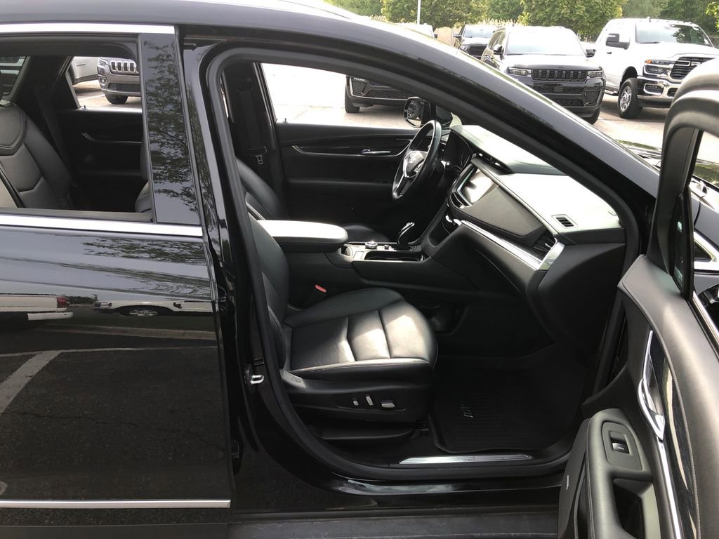 Used 2020 Cadillac XT5 Premium Luxury w/ LPO, Floor Liner Package AWD/4WD image 28