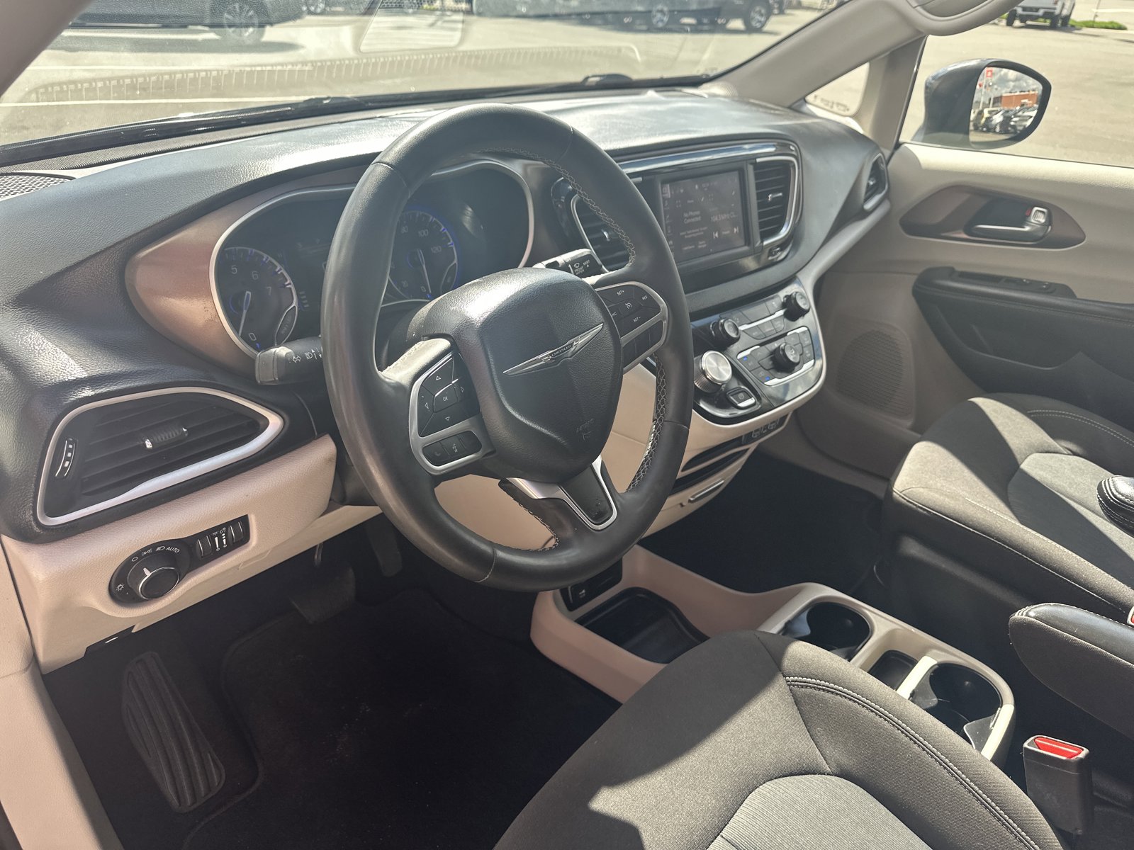 Used 2023 Chrysler Voyager LX FWD image 18