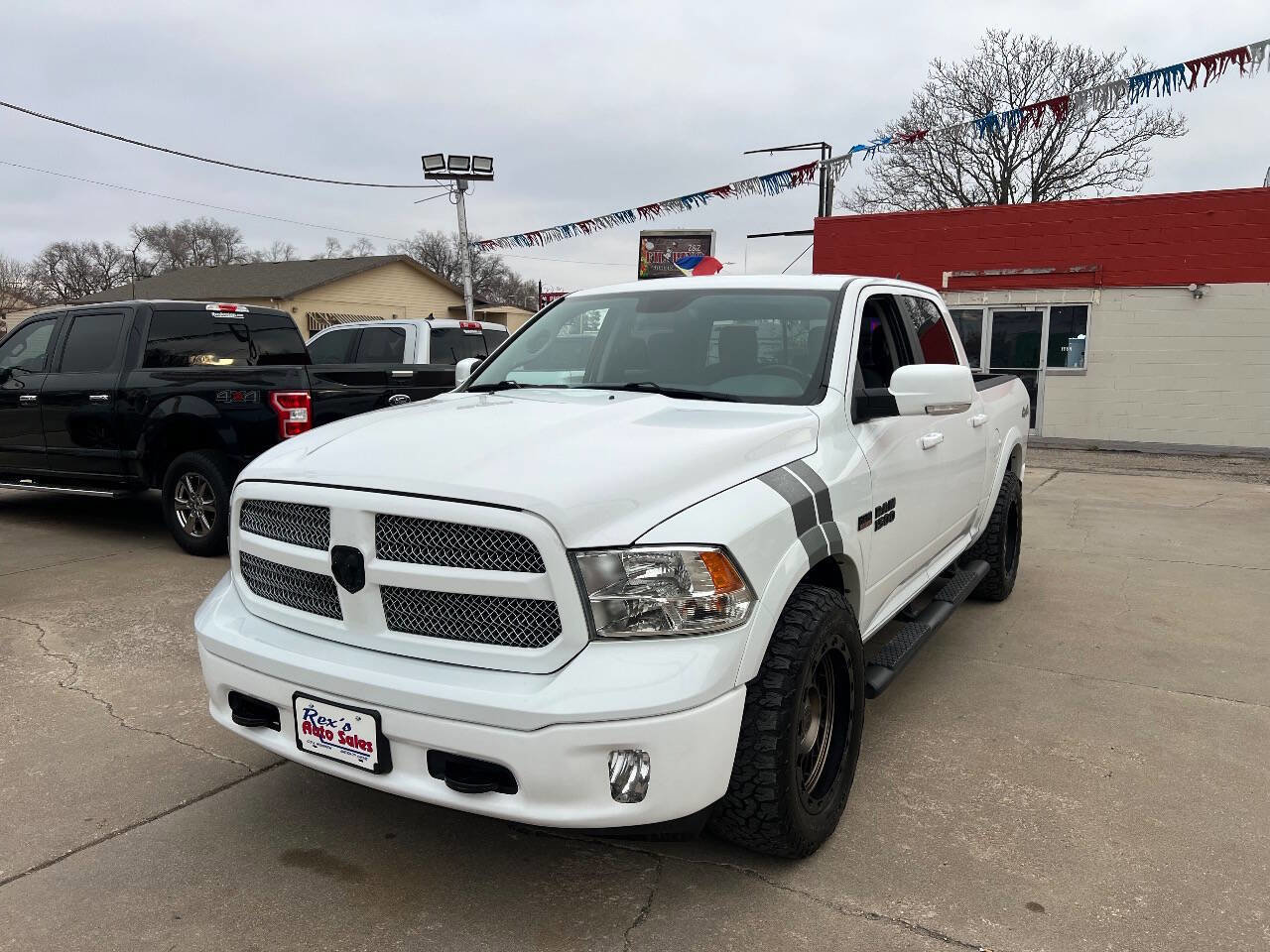 Used 2018 RAM 1500 SLT image 3