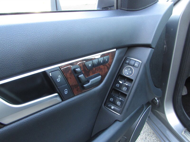 Used 2012 Mercedes-Benz C 250 Sedan image 11