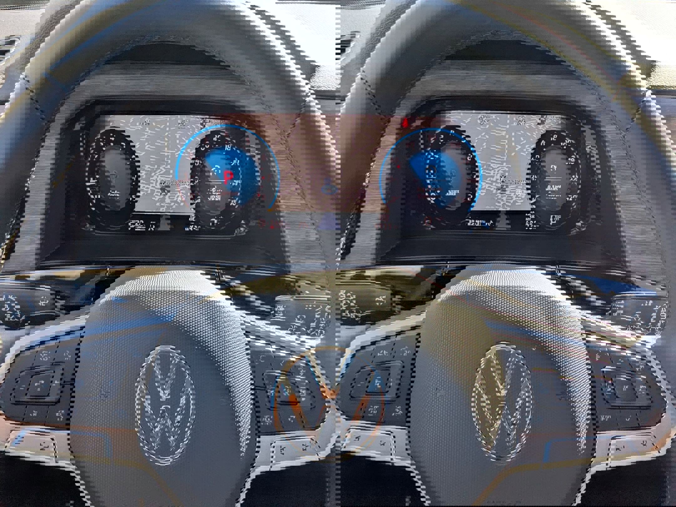 Used 2025 Volkswagen Atlas SEL Premium R-Line image 21