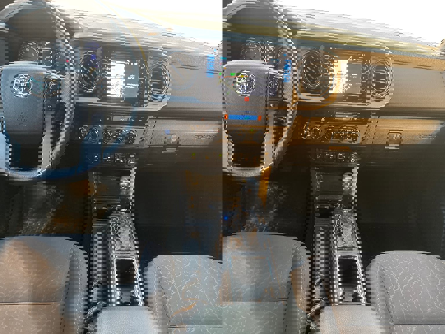 Used 2017 Toyota Tacoma TRD Off-Road image 12