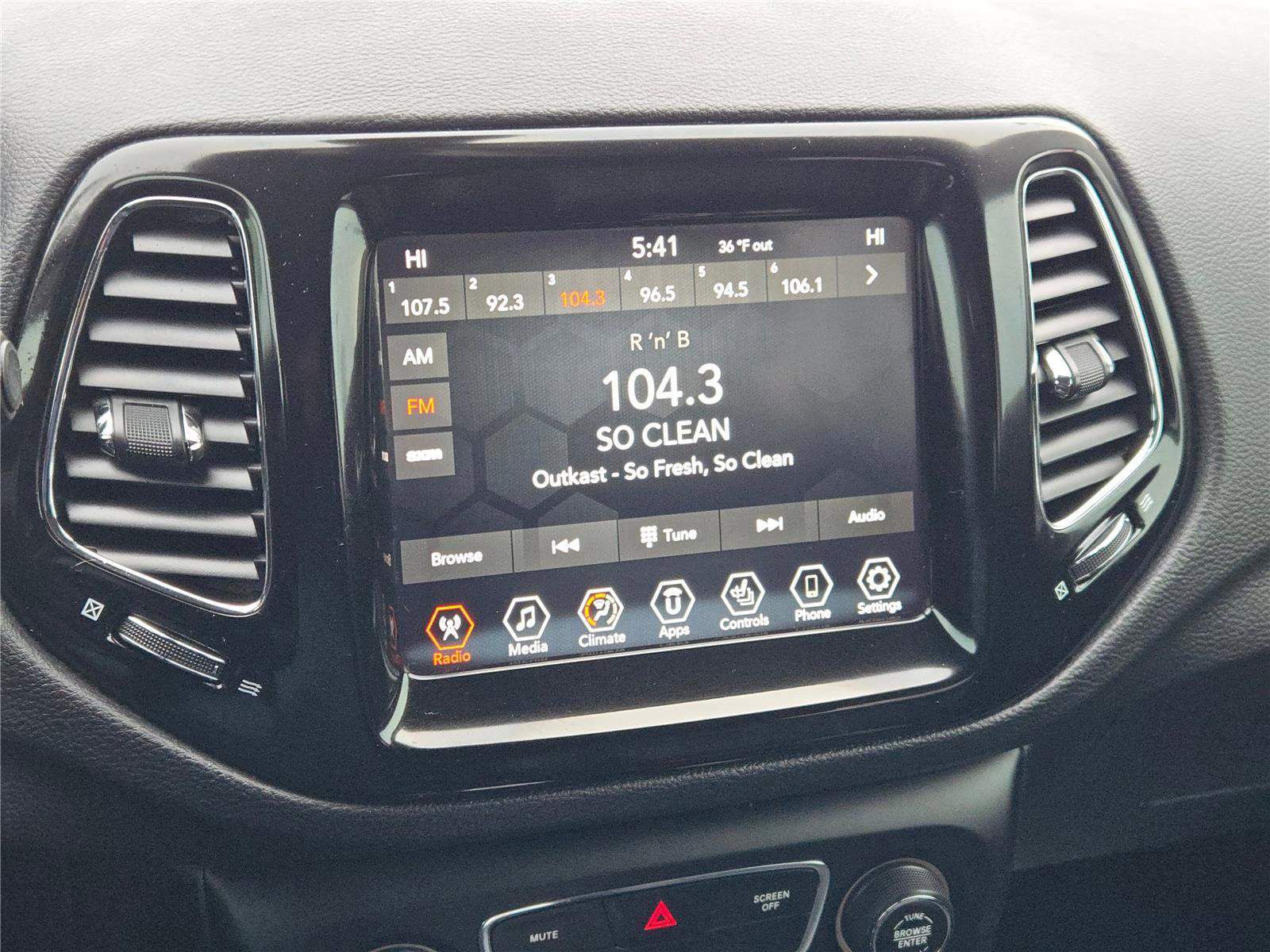 Used 2020 Jeep Compass Limited image 28