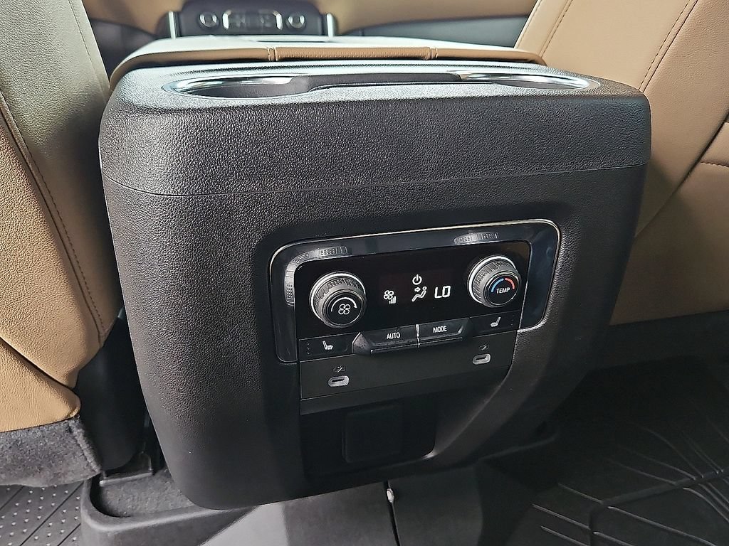 Used 2024 Chevrolet Tahoe Premier w/ Premium Package AWD/4WD image 19