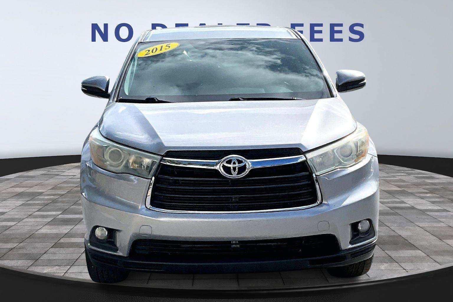 Used 2015 Toyota Highlander Plus FWD image 2