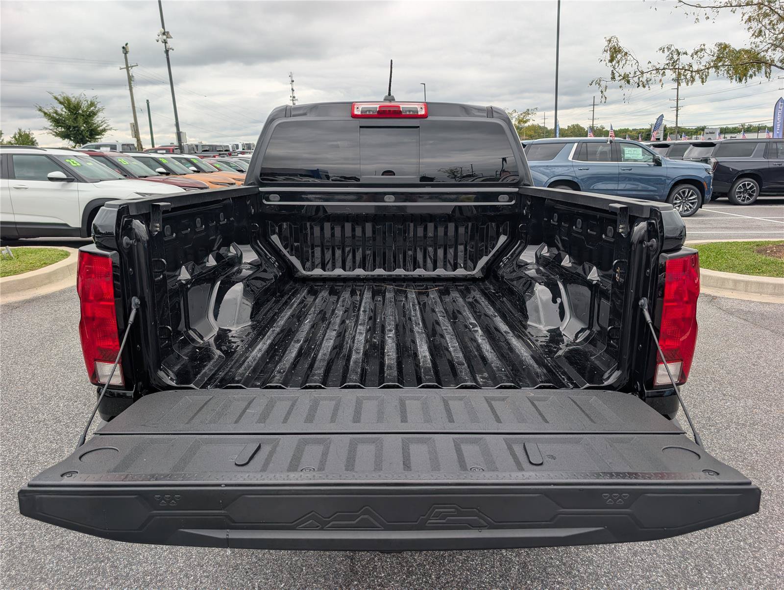 Used 2023 Chevrolet Colorado W/T w/ Advanced Trailering Package RWD image 12