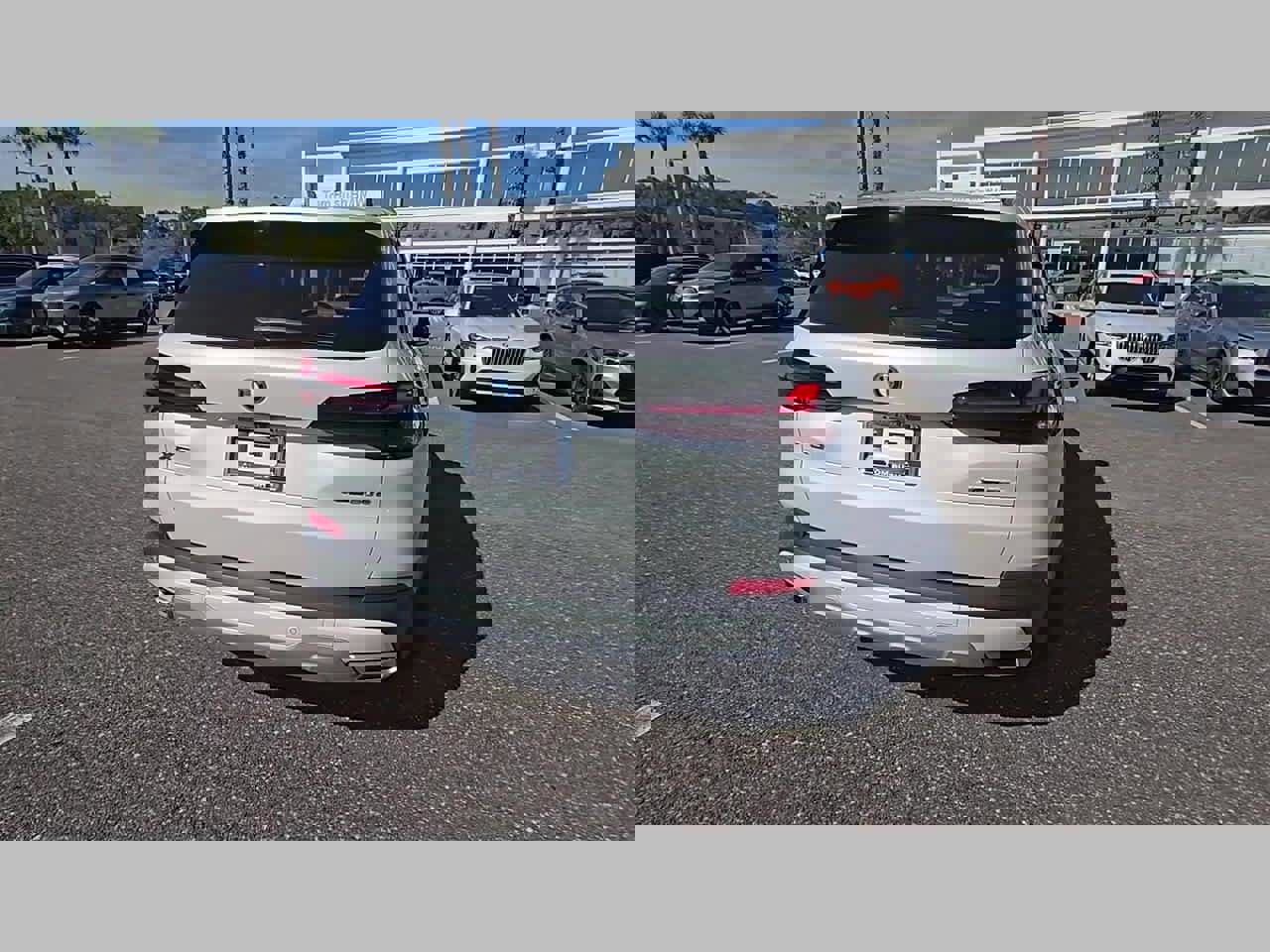 Certified 2025 BMW X5 xDrive50e w/ Premium Package image 27