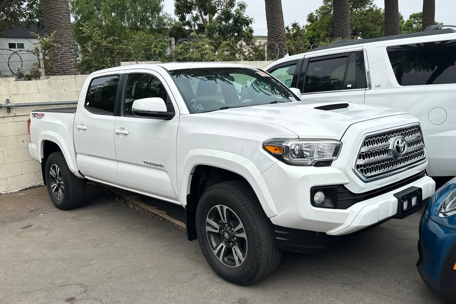 Certified 2017 Toyota Tacoma TRD Sport AWD/4WD image 2