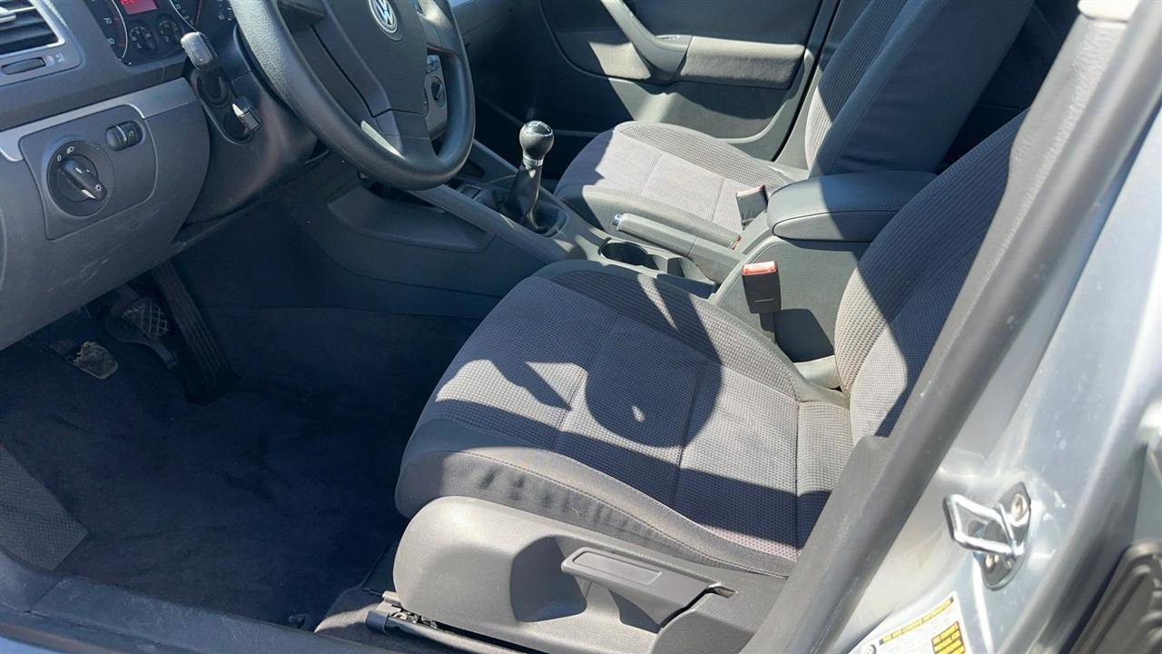 Used 2005 Volkswagen Jetta Value Edition FWD image 31