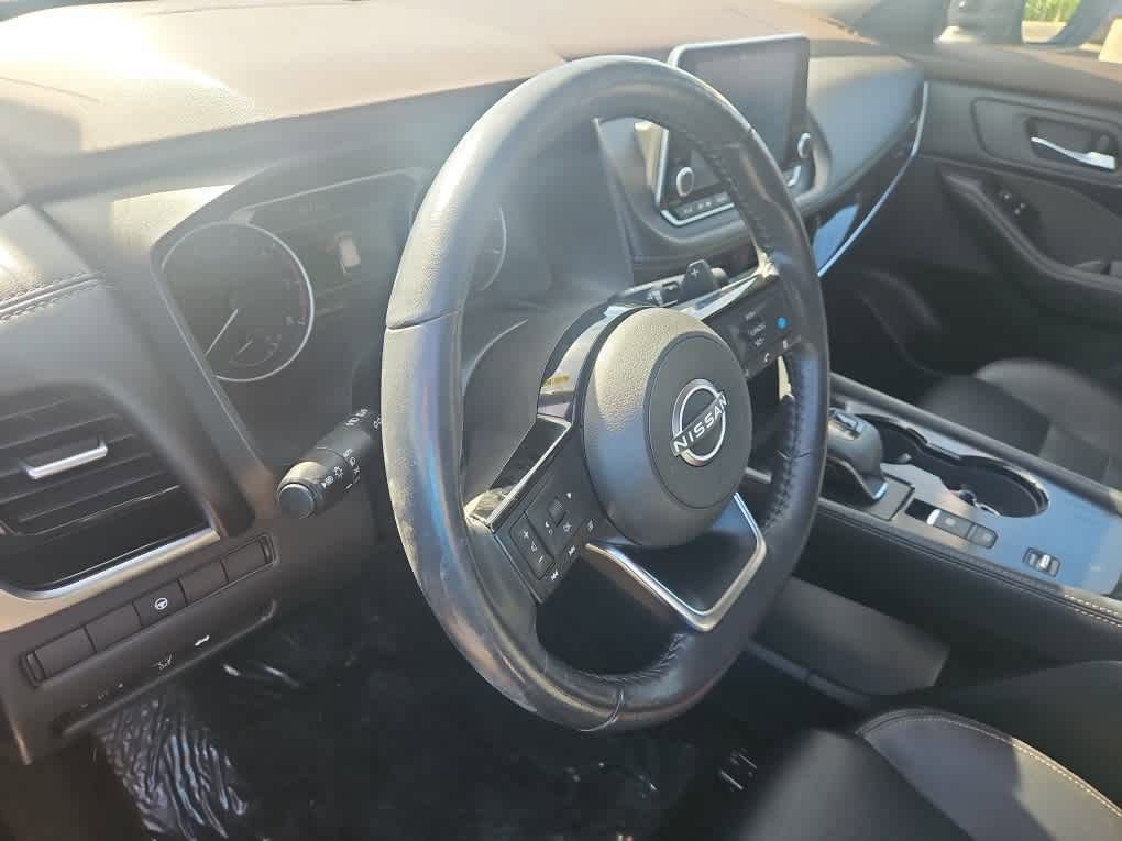 Used 2023 Nissan Rogue SL FWD image 2