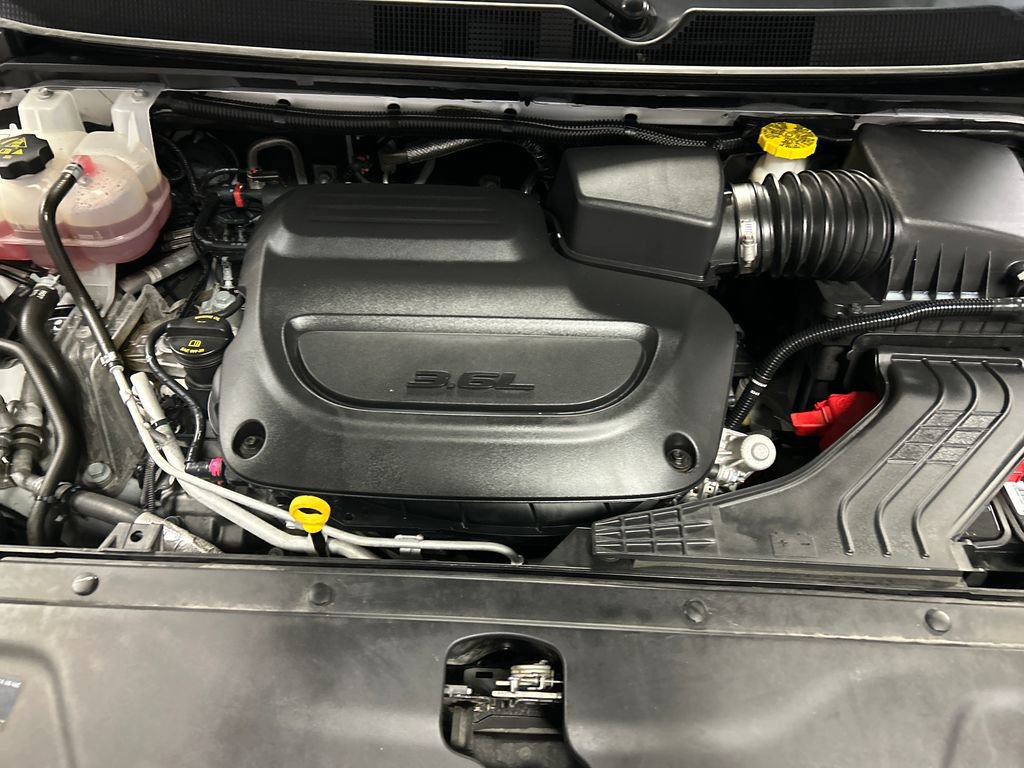 Used 2024 Chrysler Pacifica Touring-L FWD image 27