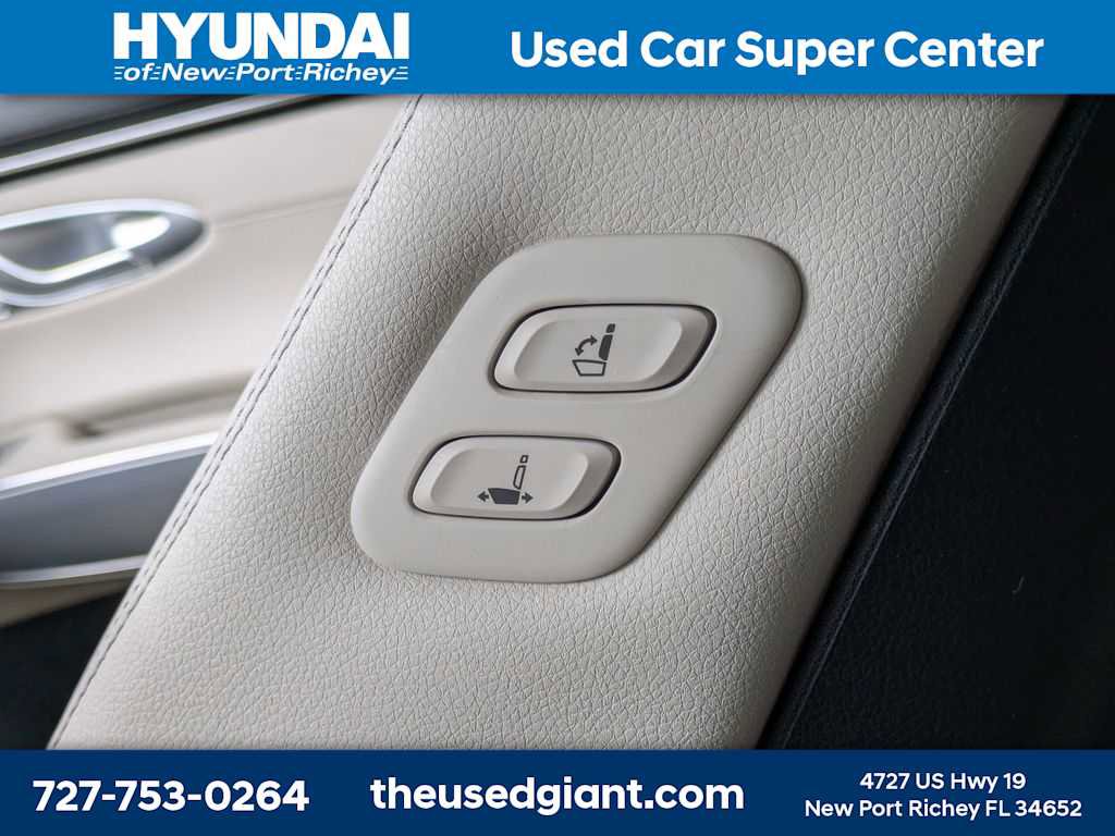 Used 2025 Genesis GV70 2.5T w/ Select Package AWD/4WD image 17
