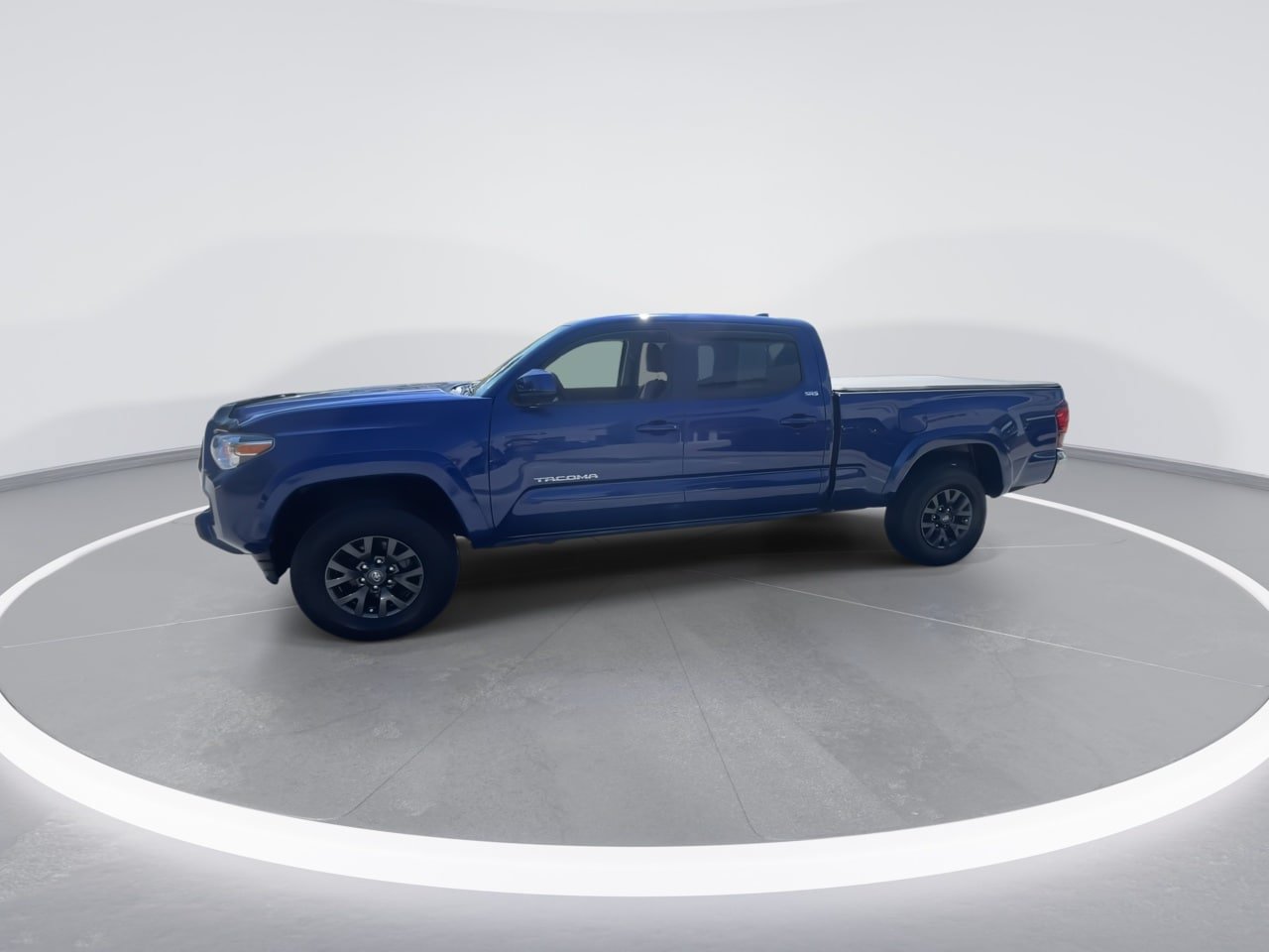 Used 2023 Toyota Tacoma SR5 AWD/4WD image 9