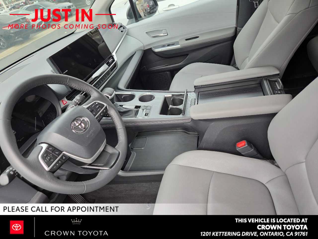 Certified 2026 Toyota Sienna XLE FWD image 4