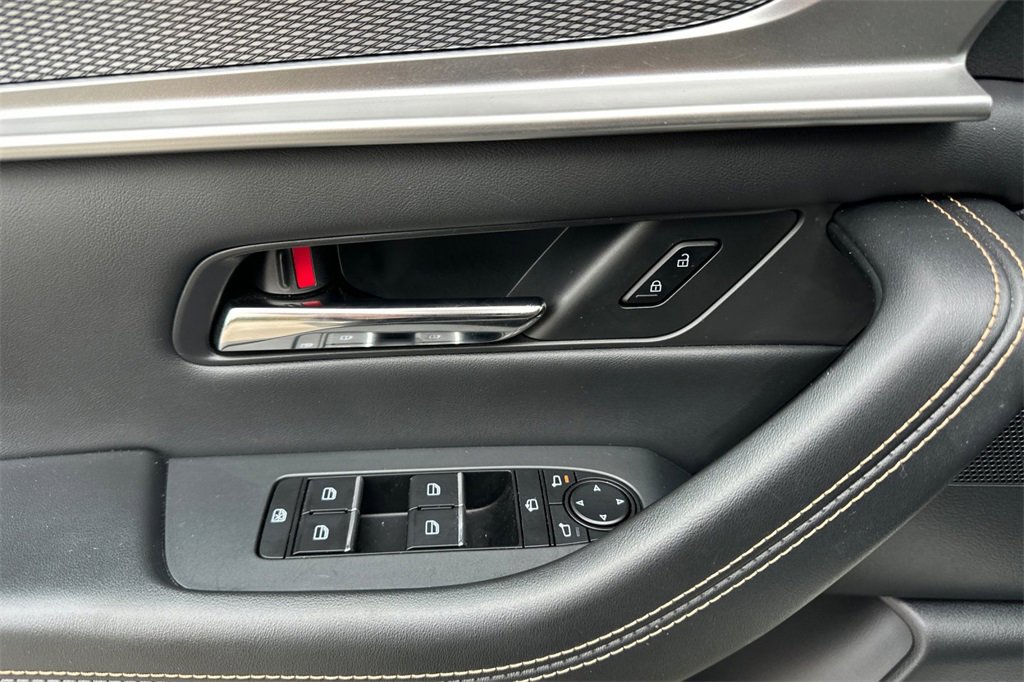 Certified 2025 MAZDA CX-70 Plug-In Hybrid w/ Premium Plus image 11