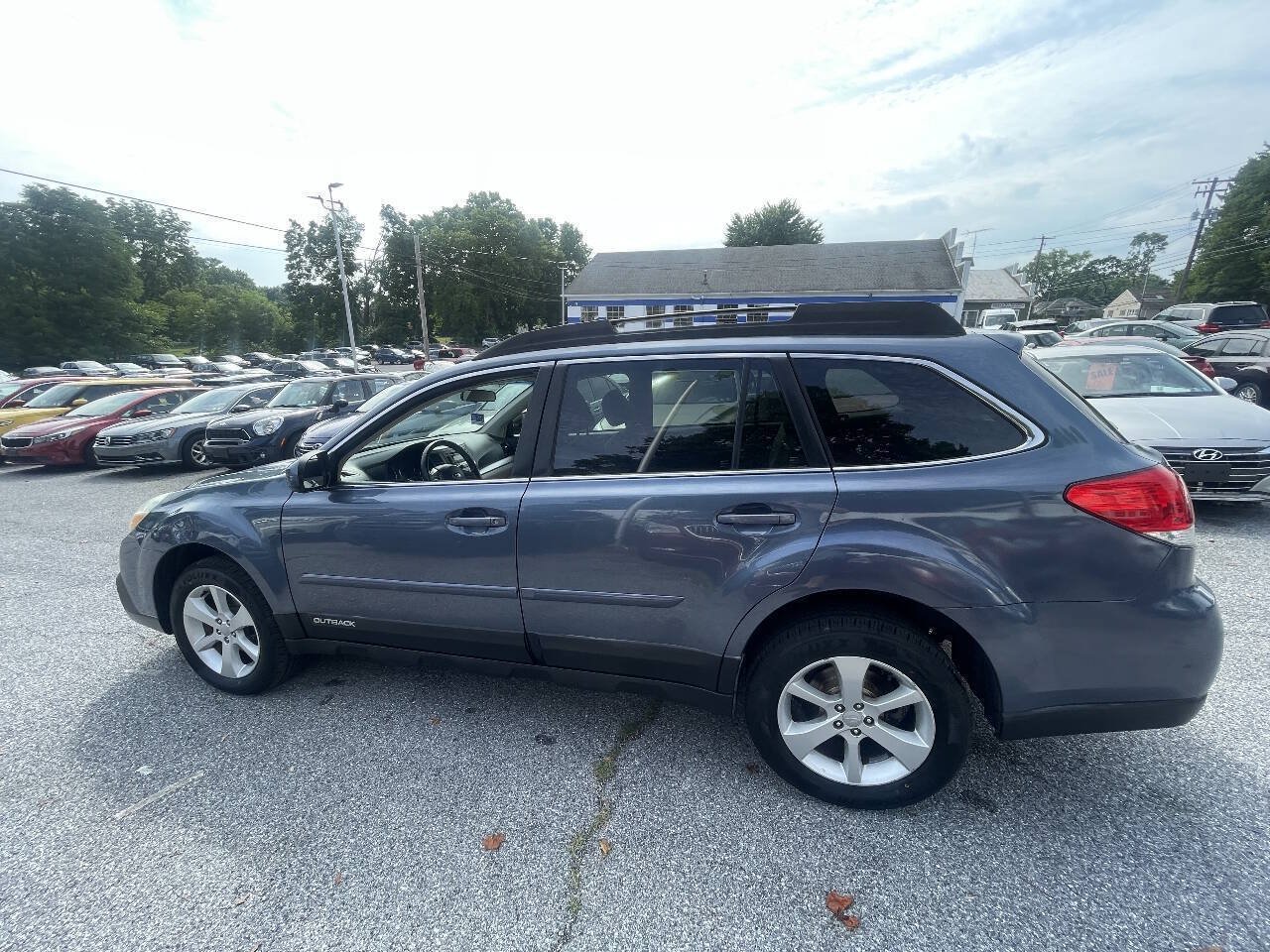 Used 2013 Subaru Outback 2.5i Premium AWD/4WD image 9