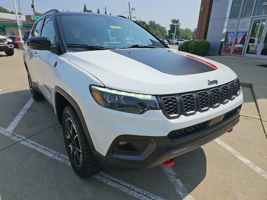 Certified 2025 Jeep Compass Trailhawk w/ Trailhawk Elite Group AWD/4WD image 5