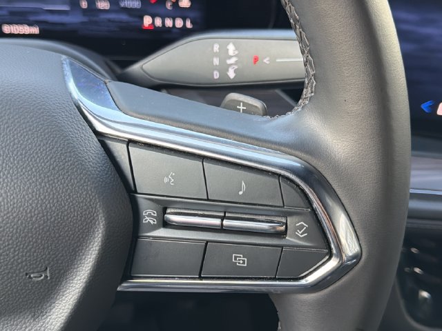 Used 2025 Chevrolet Suburban LT RWD image 15