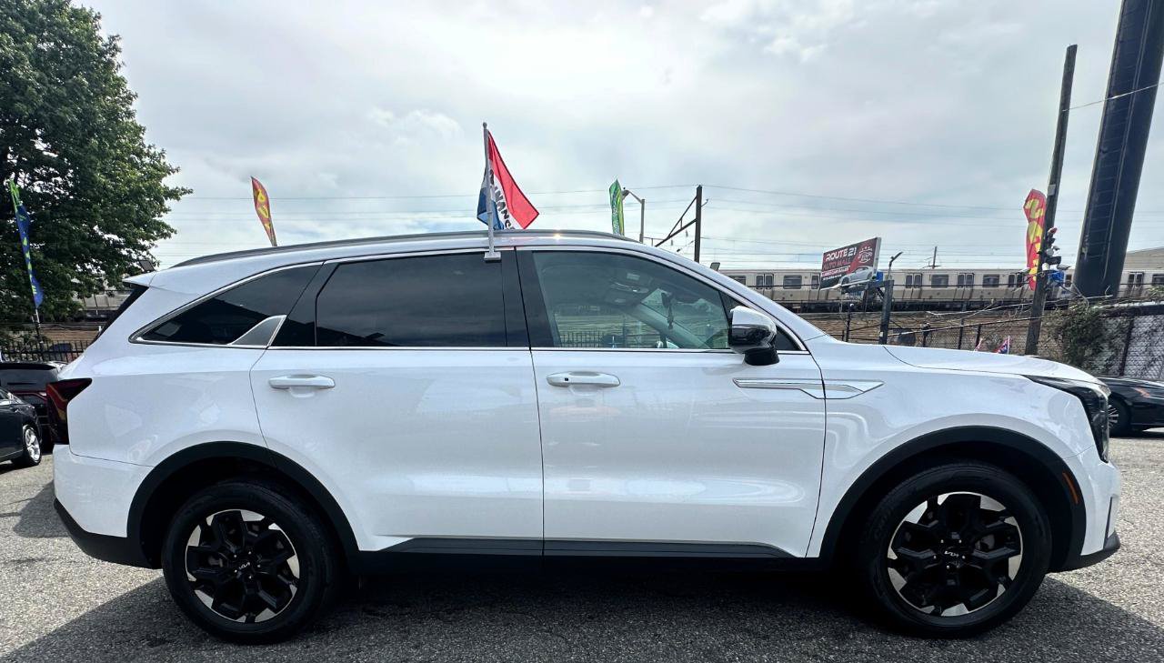 Used 2024 Kia Sorento S FWD image 3